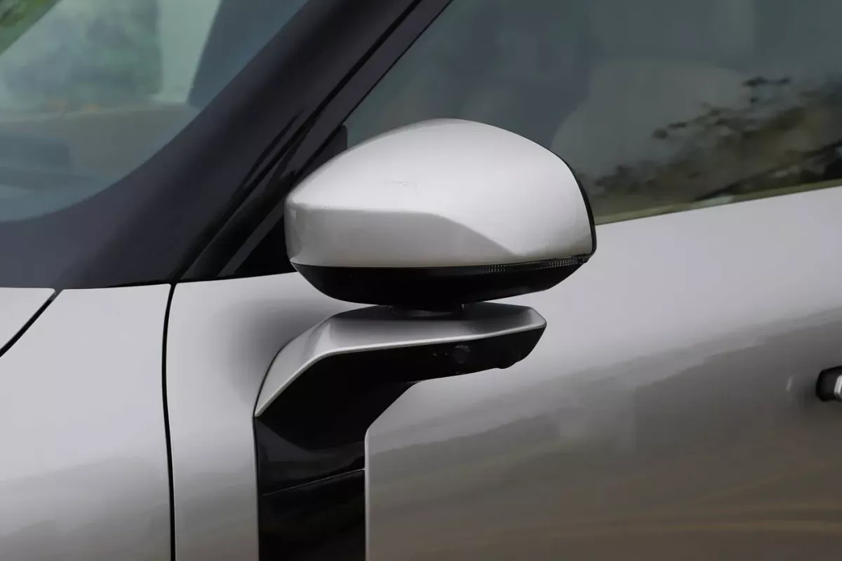 Lynk&Co 900 фото 8