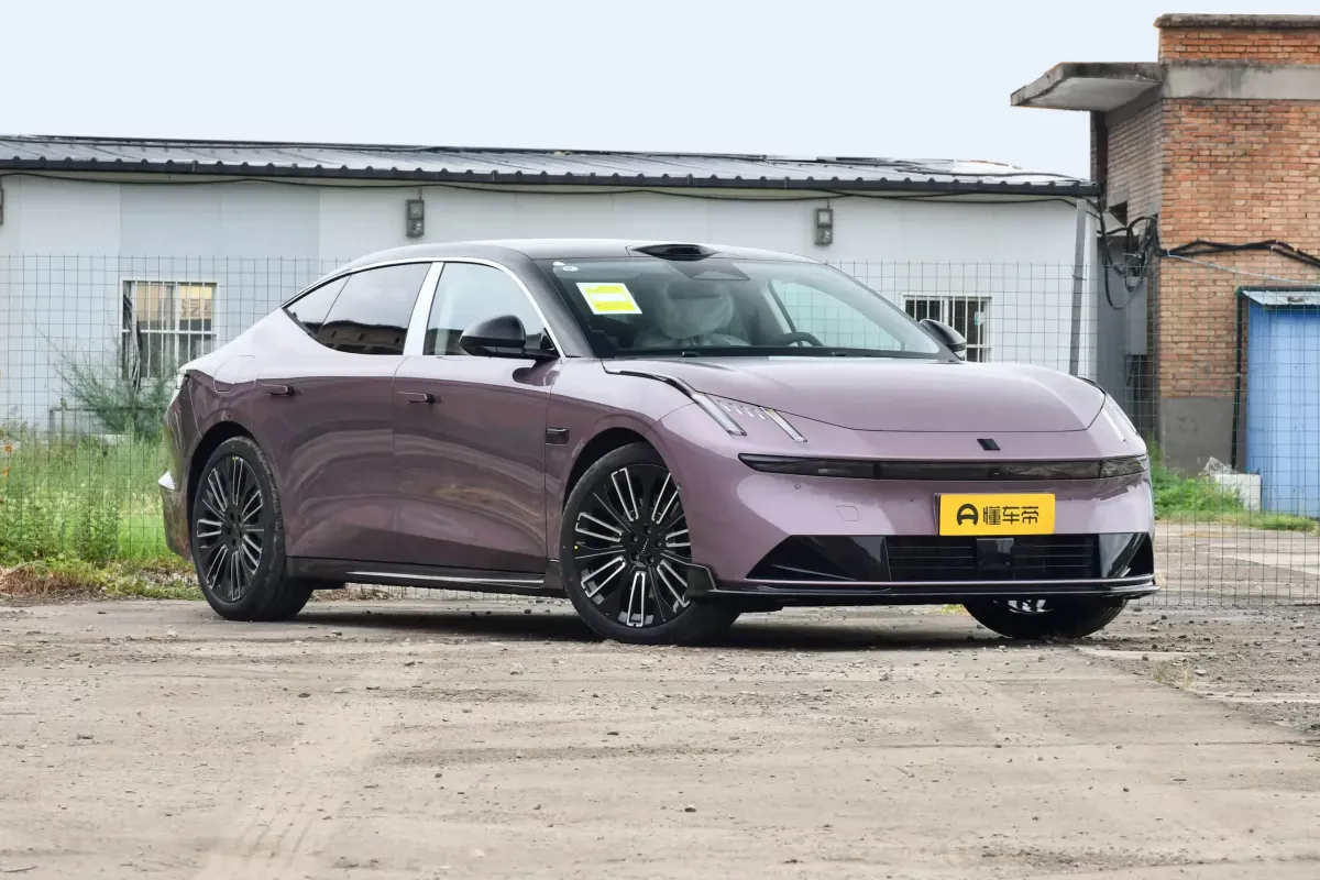 Lynk&Co 10 PHEV EM-P фото 2