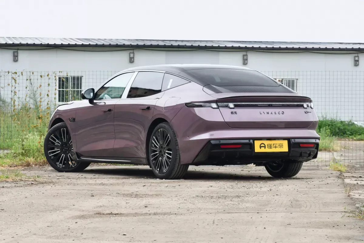 Lynk&Co 10 PHEV EM-P фото 3