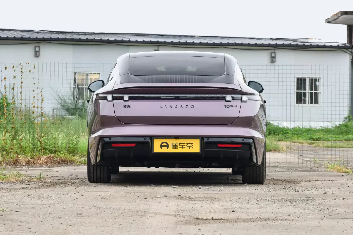 Lynk&Co 10 PHEV EM-P фото 4