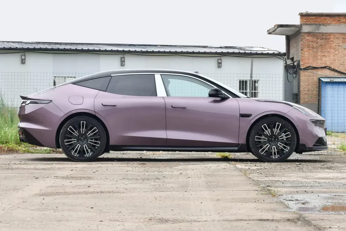Lynk&Co 10 PHEV EM-P фото 5