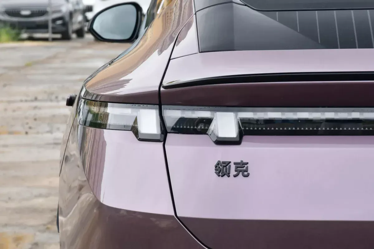 Lynk&Co 10 PHEV EM-P фото 7