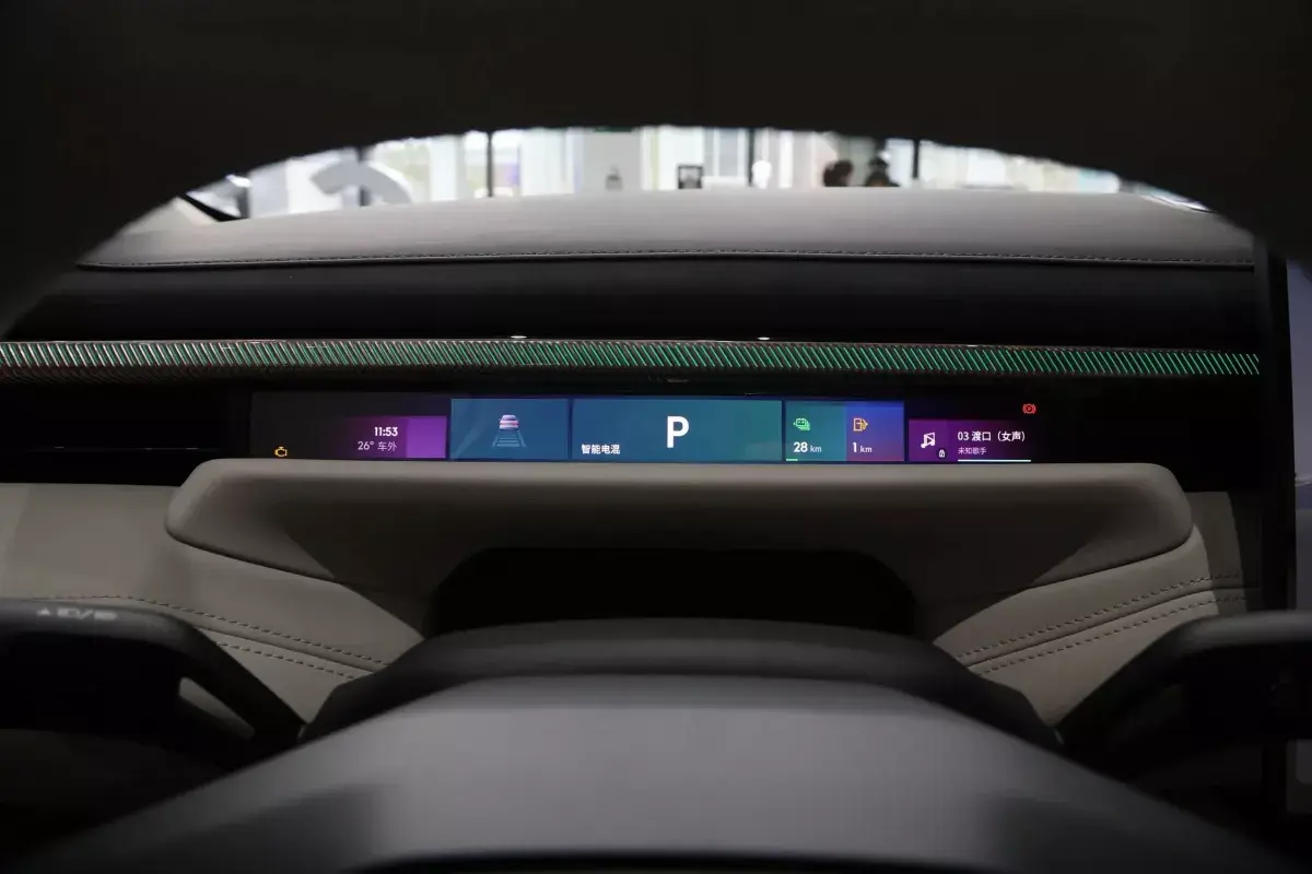 Lynk&Co 10 PHEV EM-P салон 2
