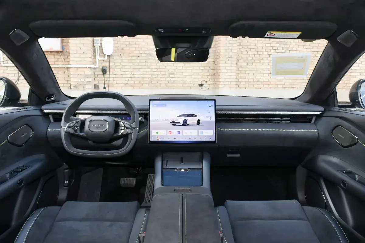 Lynk&Co 10 PHEV EM-P салон 7