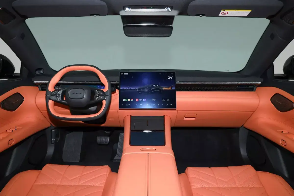 Lynk&Co 10 PHEV EM-P салон 9