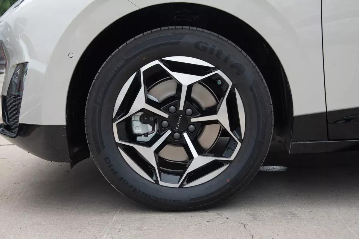 Lynk&Co Z20 фото 6