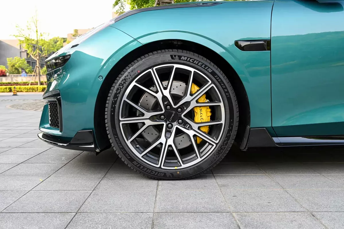 Lynk&Co 10+ фото 6