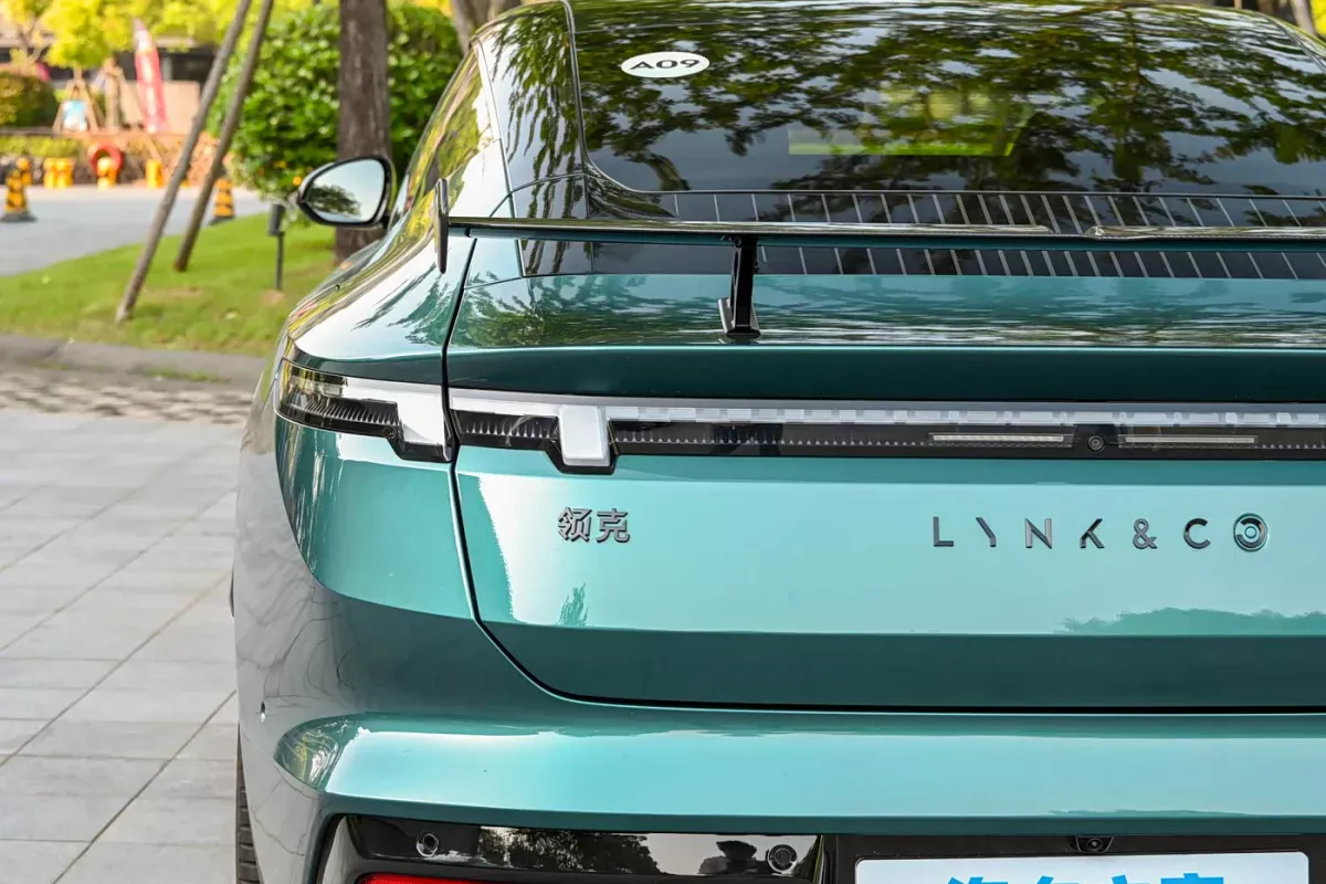 Lynk&Co 10+ фото 7