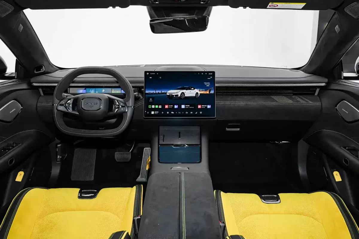 Lynk&Co 10+ салон 1