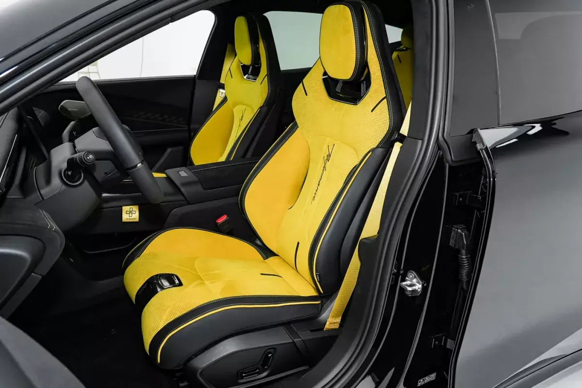 Lynk&Co 10+ салон 6