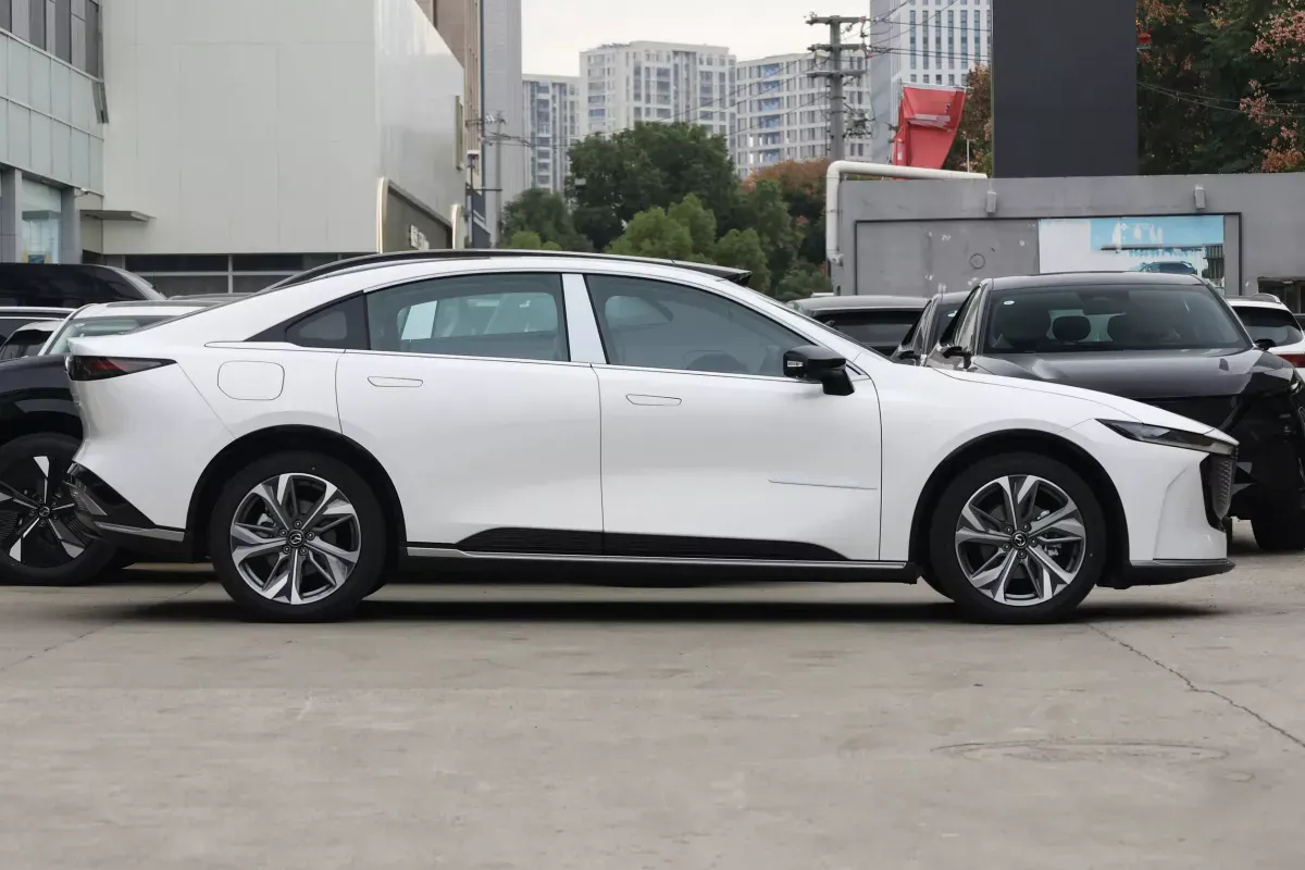 Mazda EZ-6 фото 5