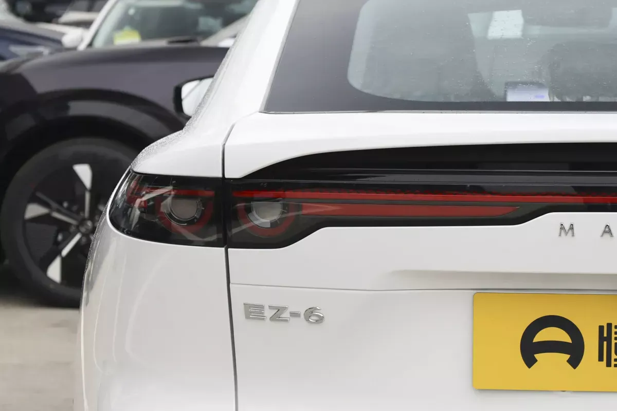 Mazda EZ-6 фото 7