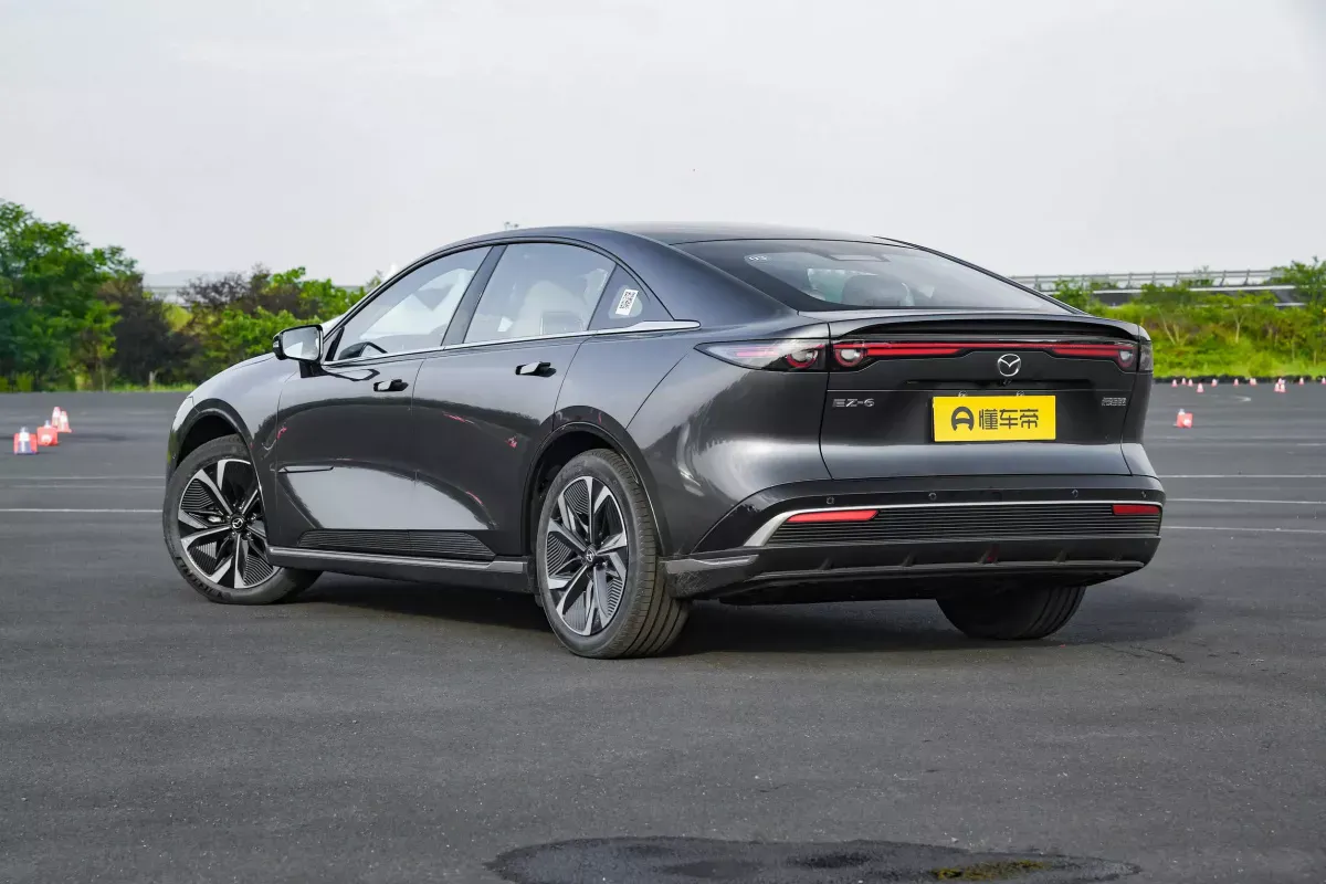 Mazda EZ-6 фото 3
