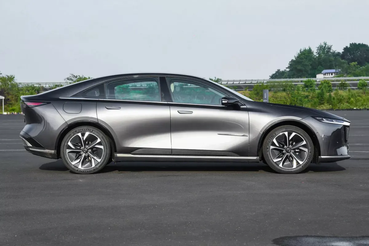 Mazda EZ-6 фото 5