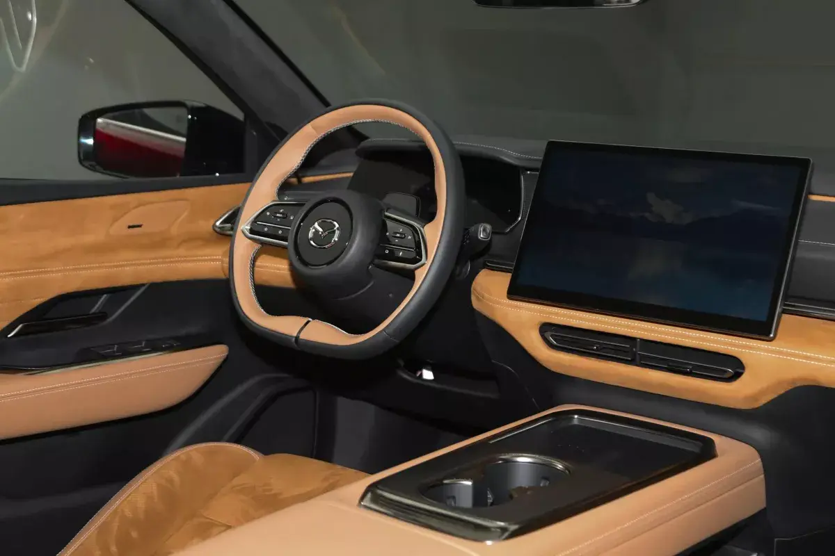 Mazda EZ-6 салон 5
