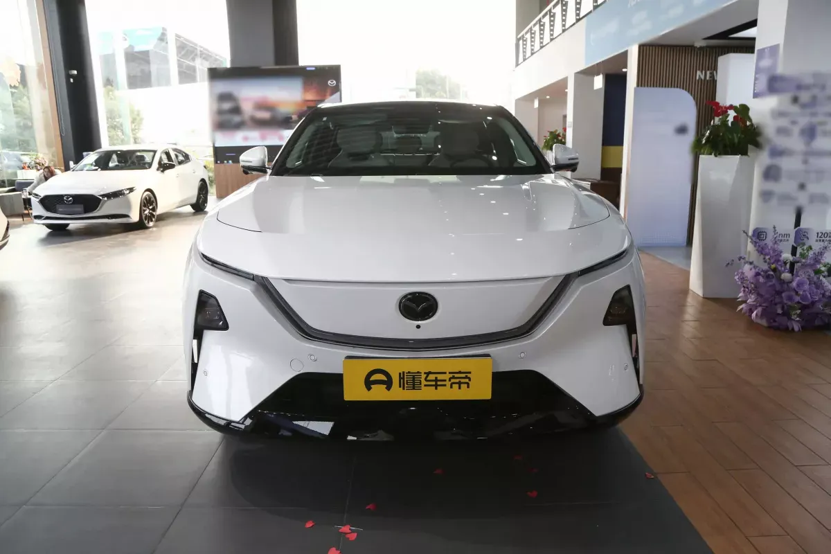 Mazda EZ-60 DM