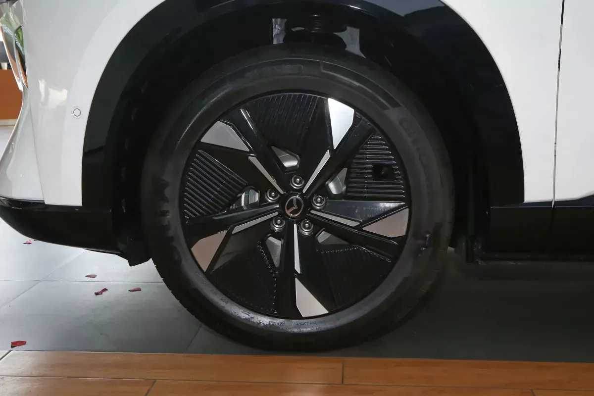Mazda EZ-60 DM фото 5