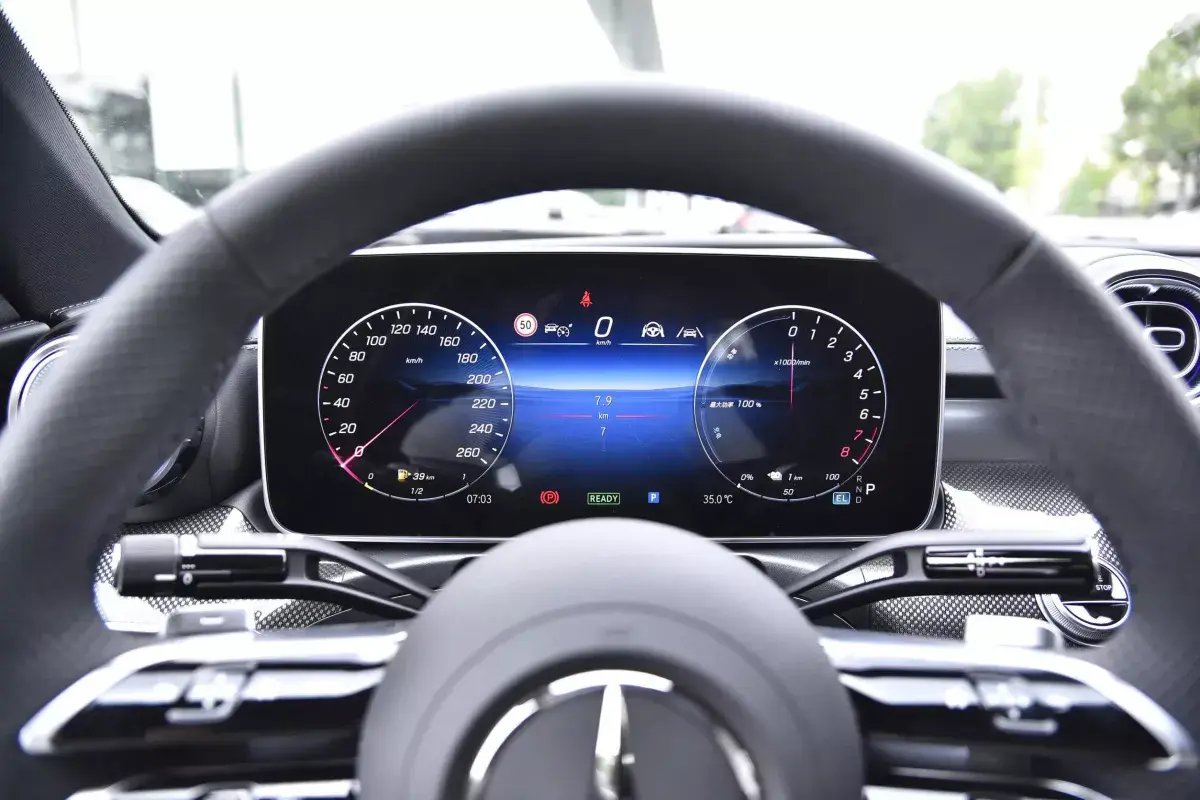 Mercedes-Benz C салон 2