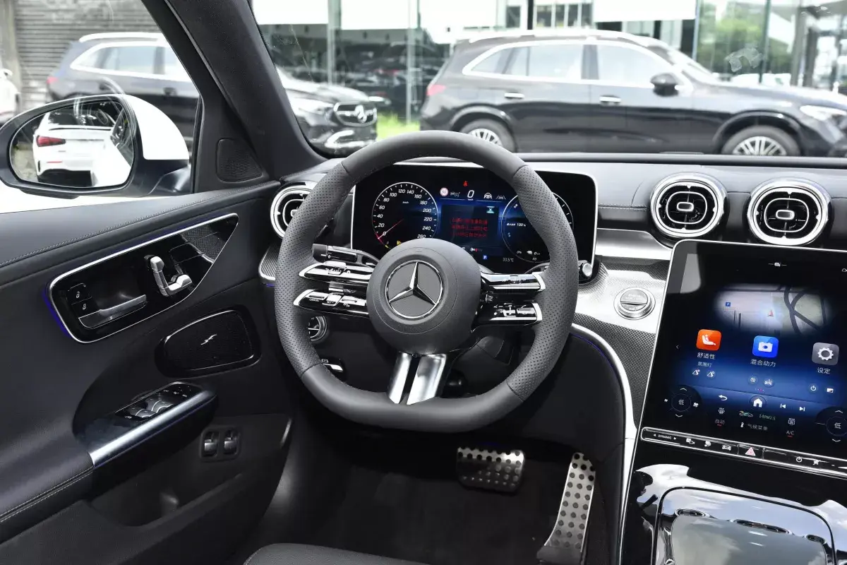 Mercedes-Benz C салон 3