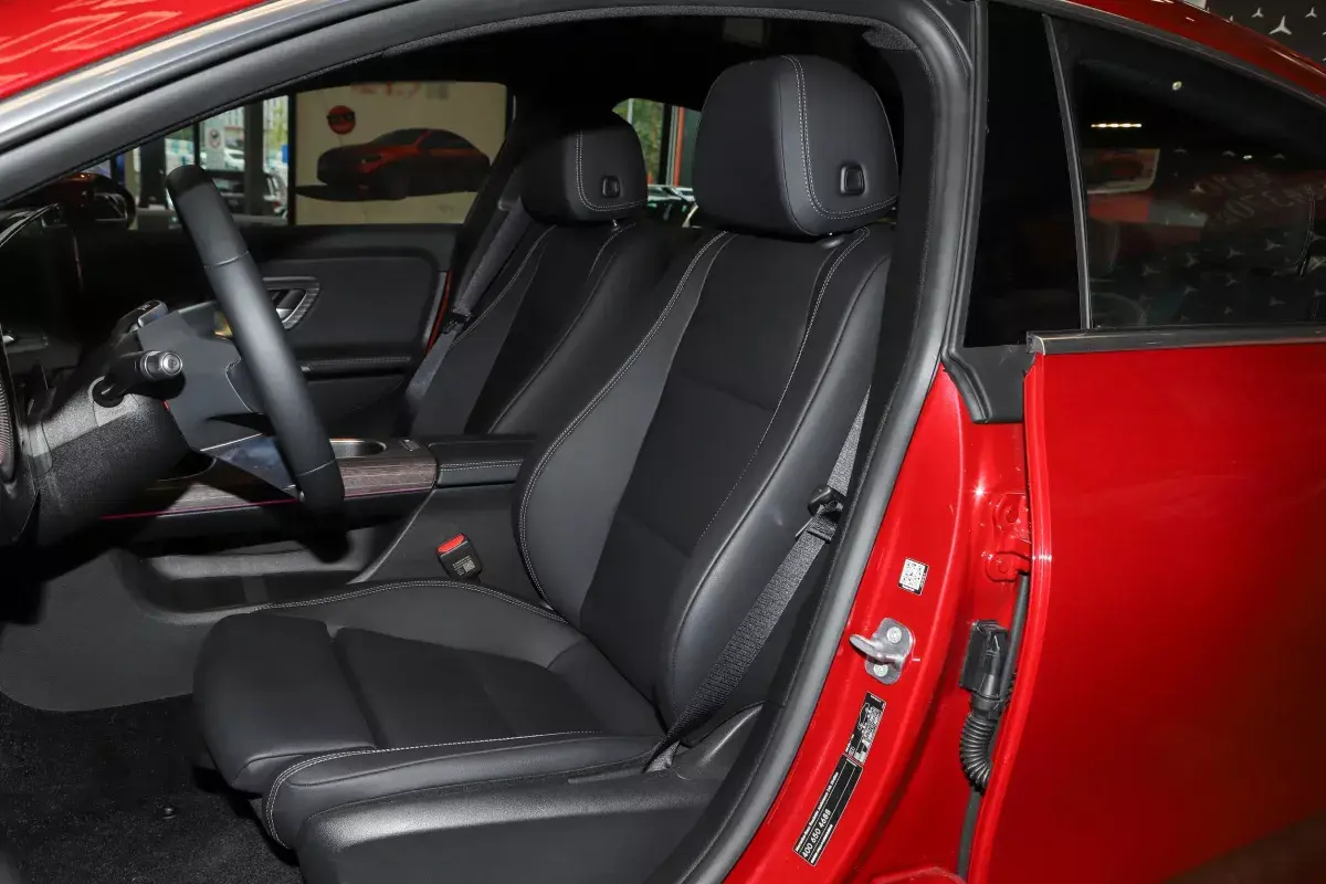 Mercedes-Benz CLA салон 6