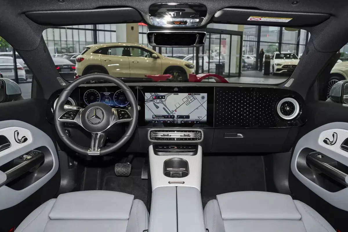 Mercedes-Benz CLA салон 7