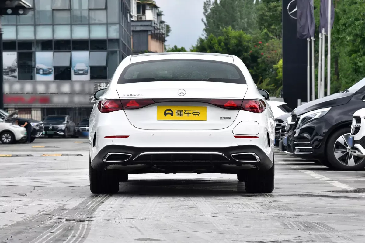 Mercedes-Benz E фото 4