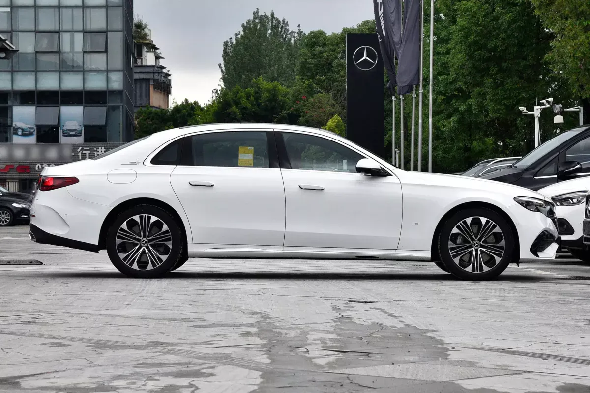 Mercedes-Benz E фото 5