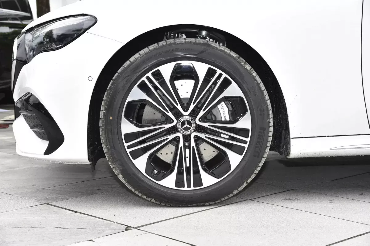 Mercedes-Benz E фото 6