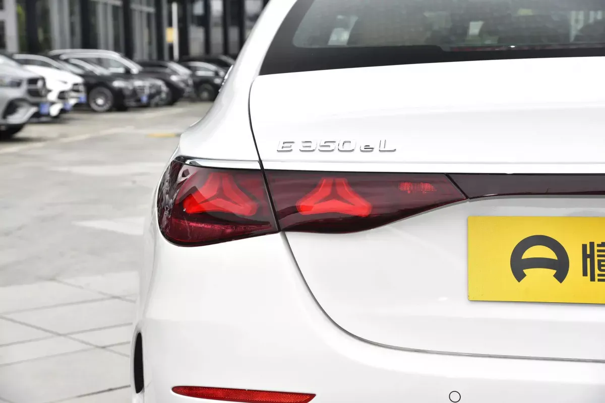 Mercedes-Benz E фото 7