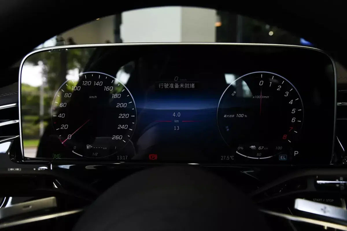 Mercedes-Benz E салон 2