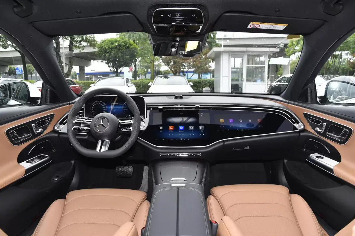 Mercedes-Benz E салон 7