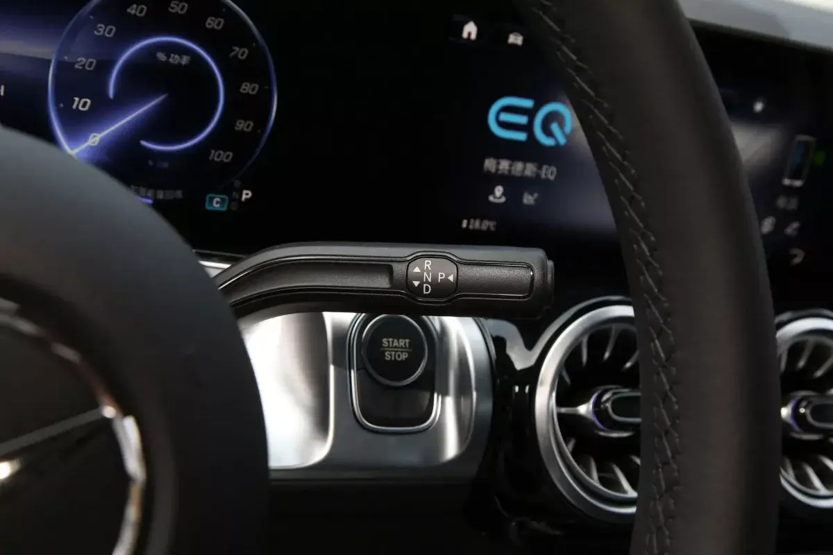 Mercedes-Benz EQB салон 4
