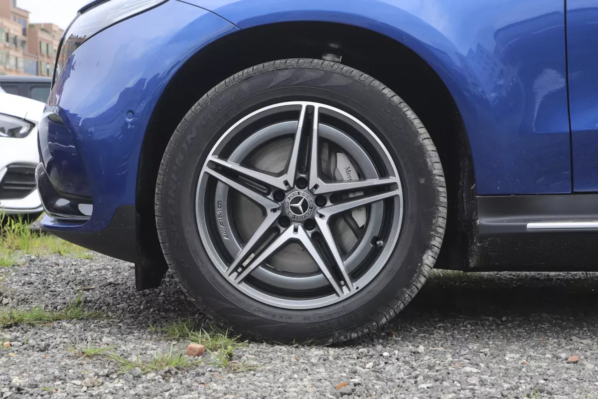 Mercedes-Benz EQC фото 6