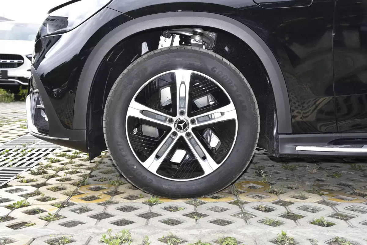 Mercedes-Benz EQE SUV фото 6