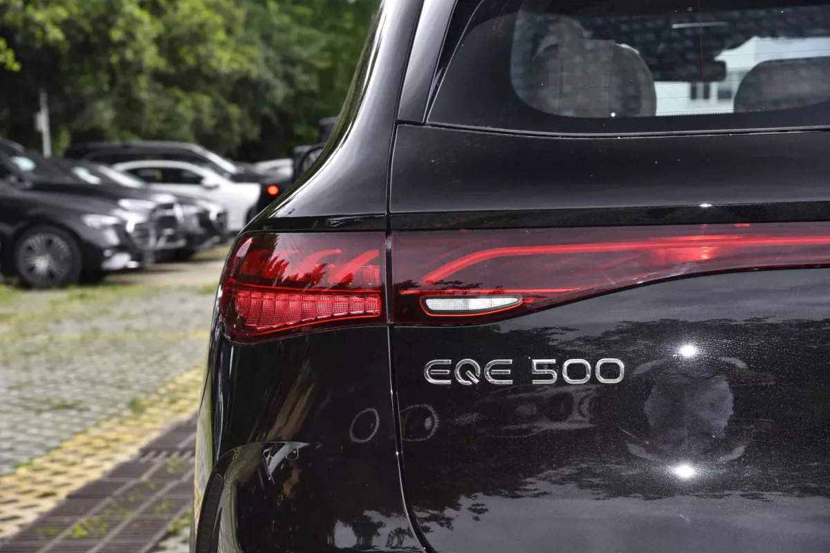 Mercedes-Benz EQE SUV фото 7