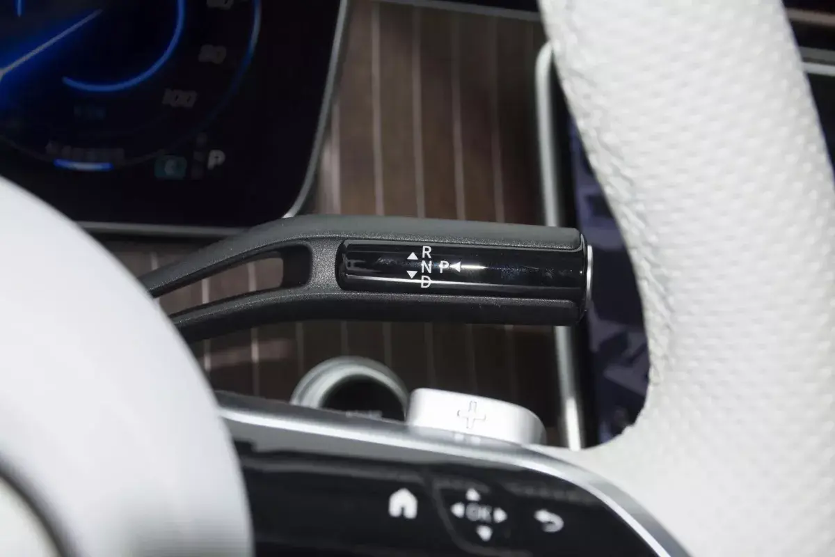 Mercedes-Benz EQE SUV салон 4