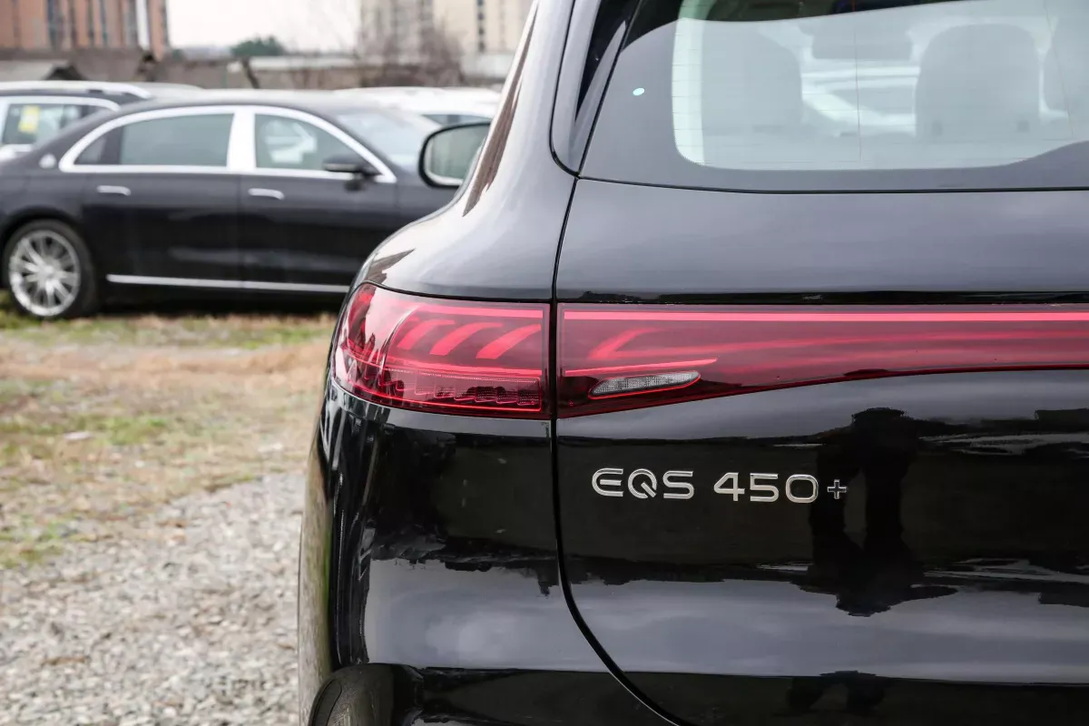 Mercedes-Benz EQS SUV фото 7