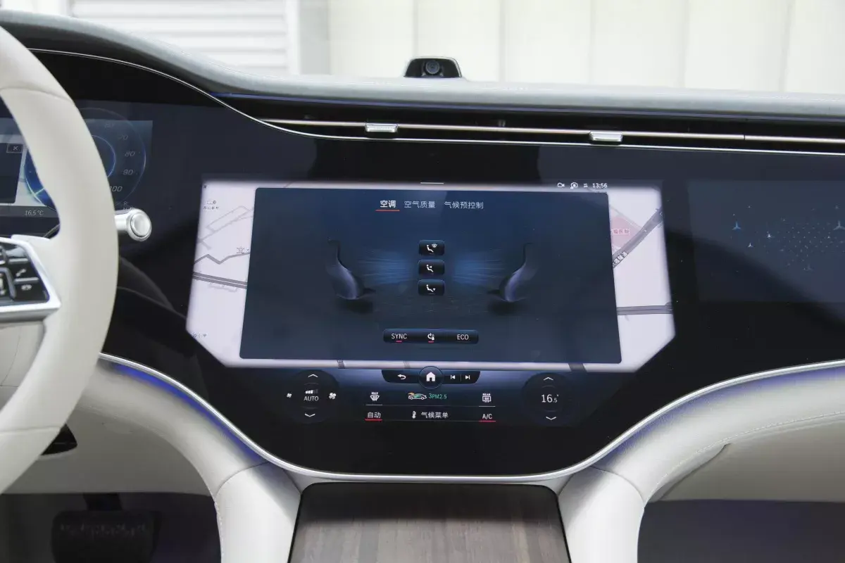 Mercedes-Benz EQS салон 5