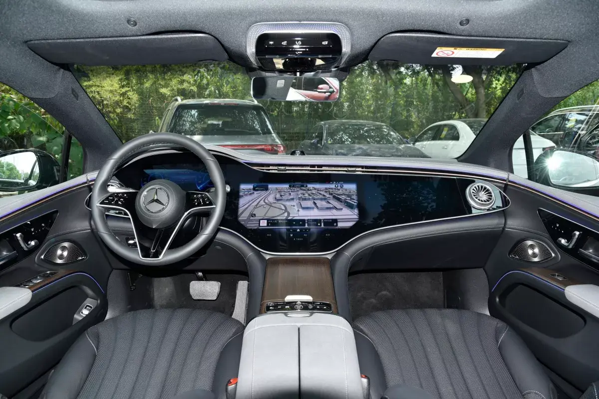 Mercedes-Benz EQS салон 8