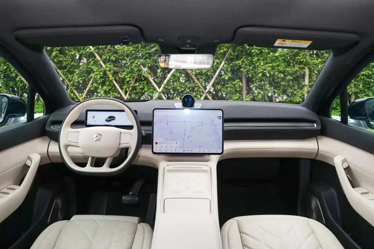 Nio EC6 салон 1