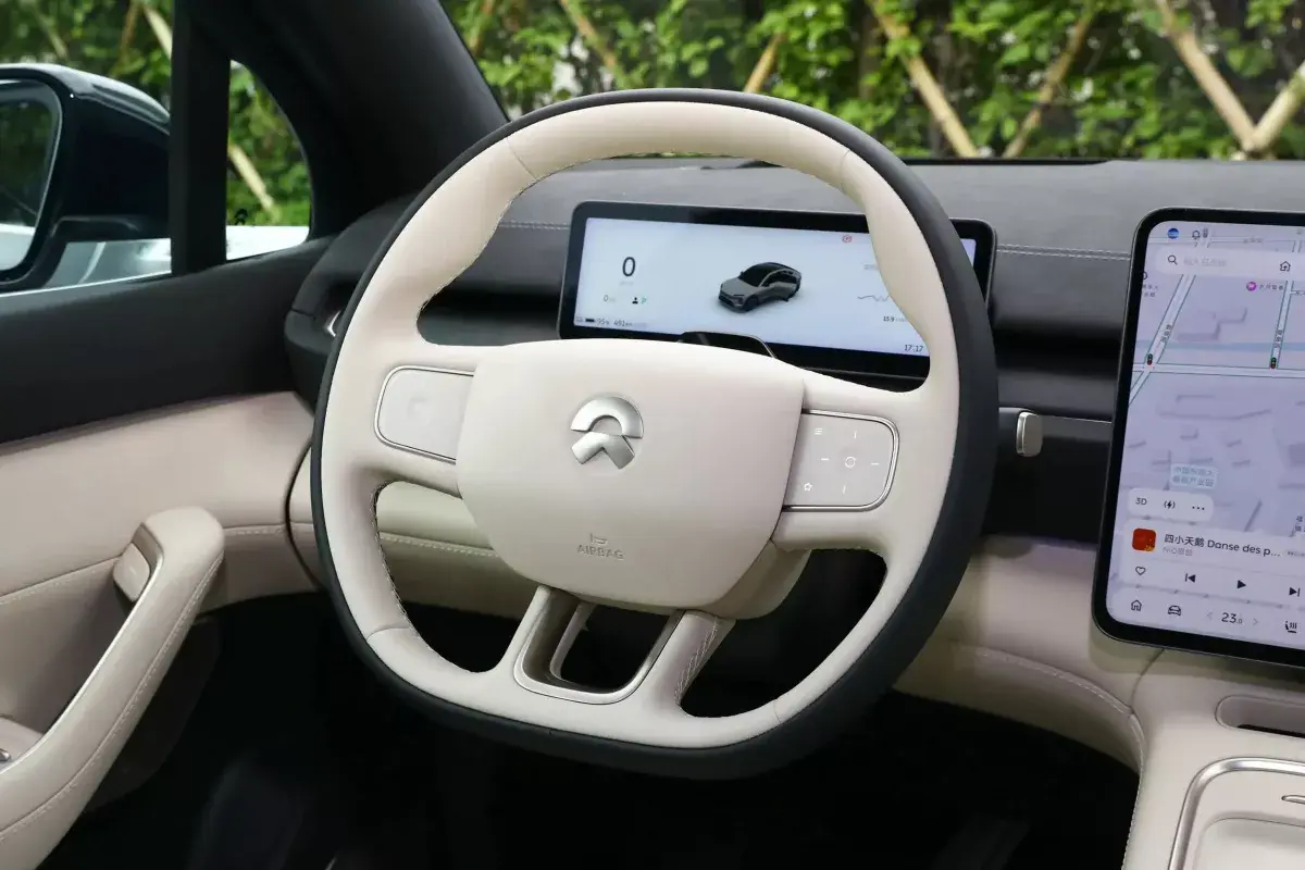 Nio EC6 салон 3