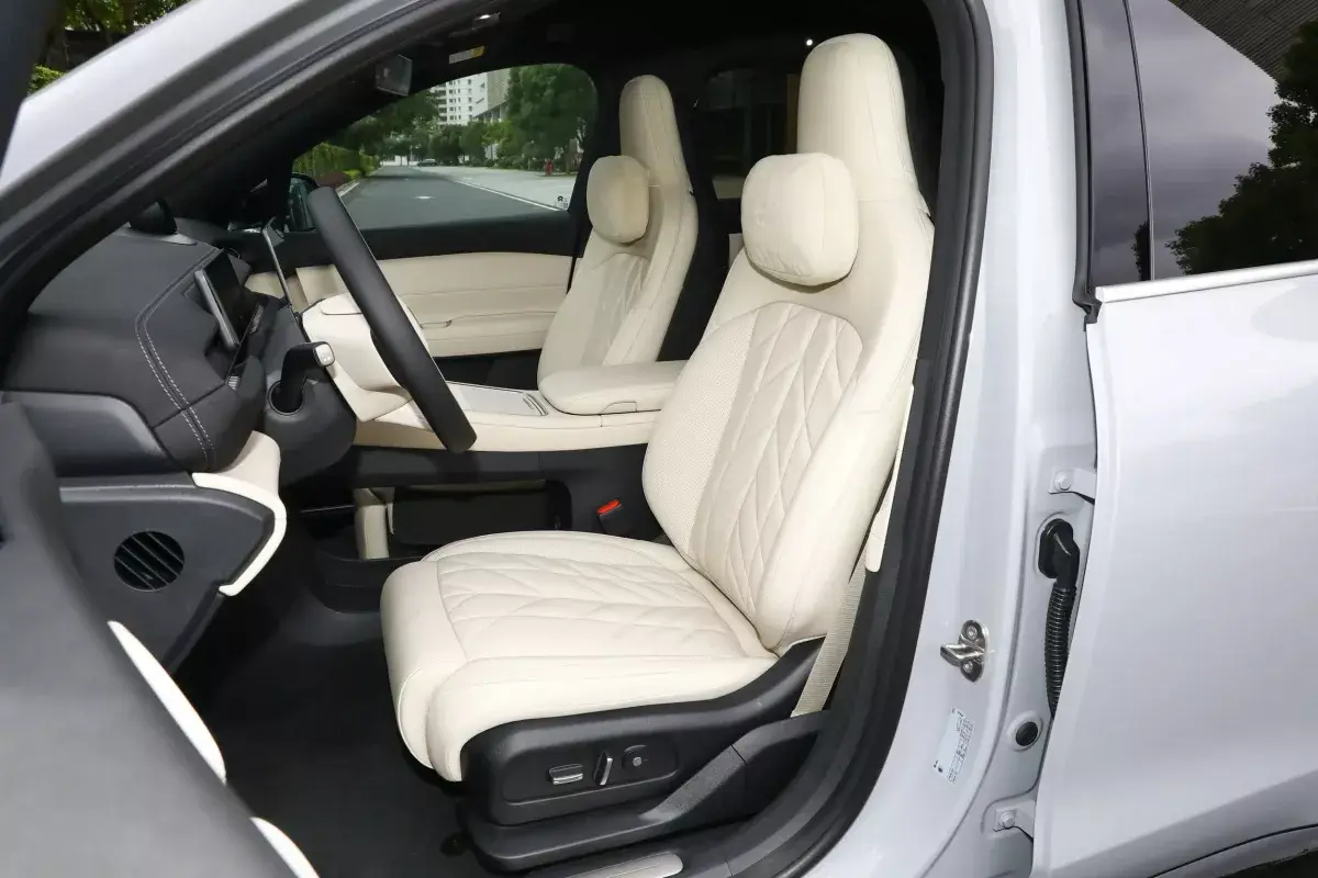 Nio EC6 салон 6