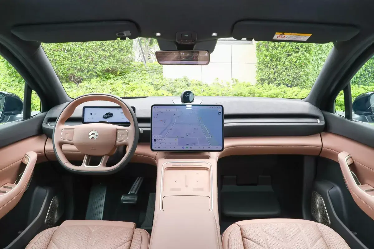 Nio EC6 салон 9