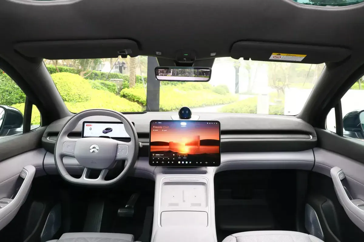 Nio EC6 салон 10