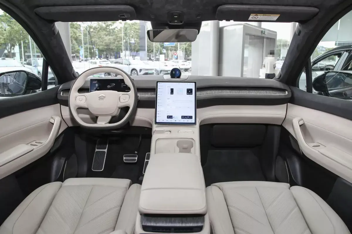 Nio EC7 салон 1