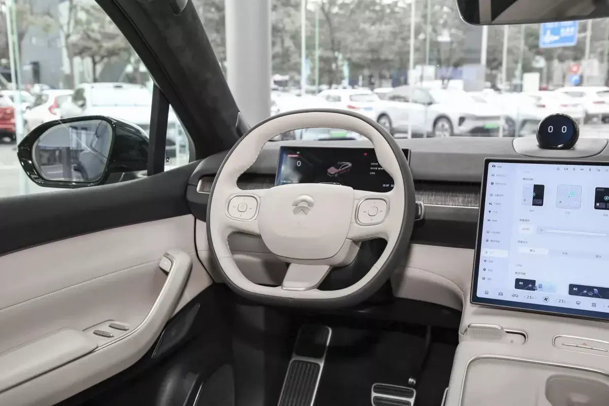 Nio EC7 салон 3