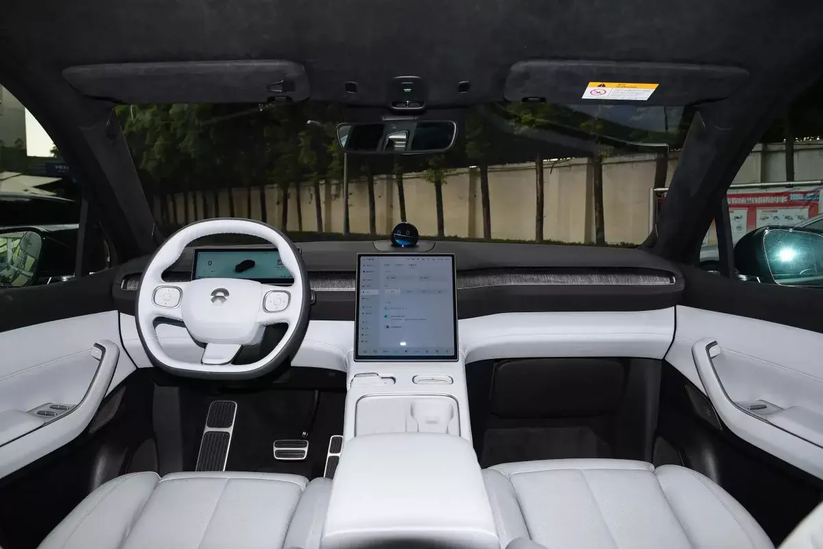 Nio EC7 салон 7