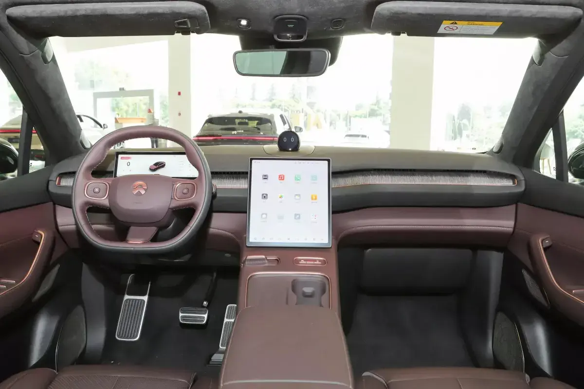 Nio EC7 салон 8
