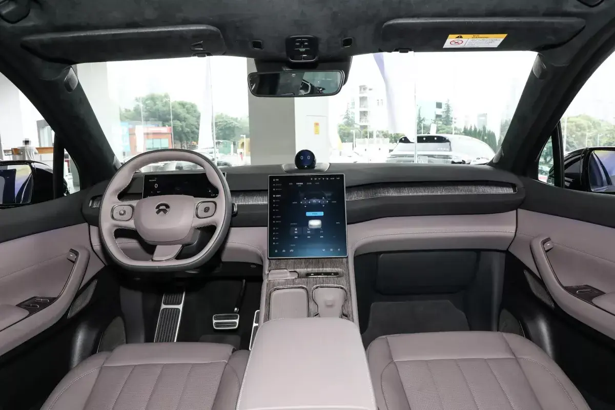 Nio ES7 салон 7