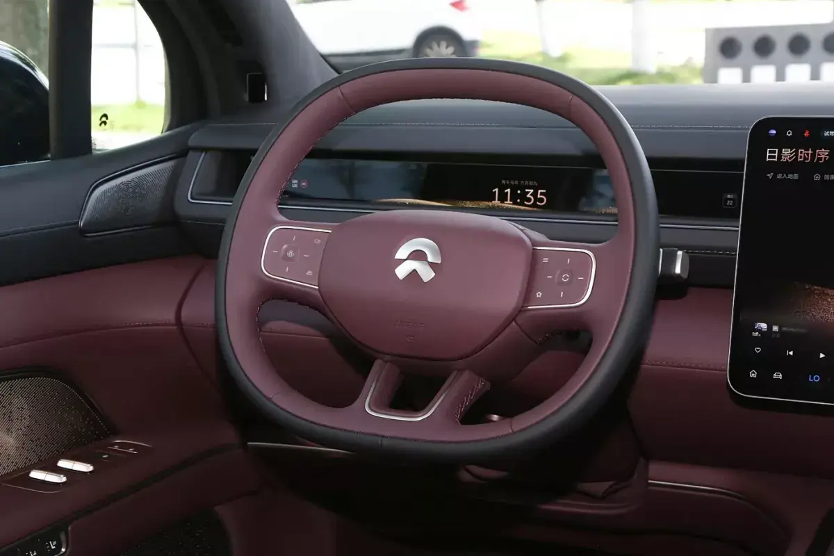 Nio ES8 салон 3